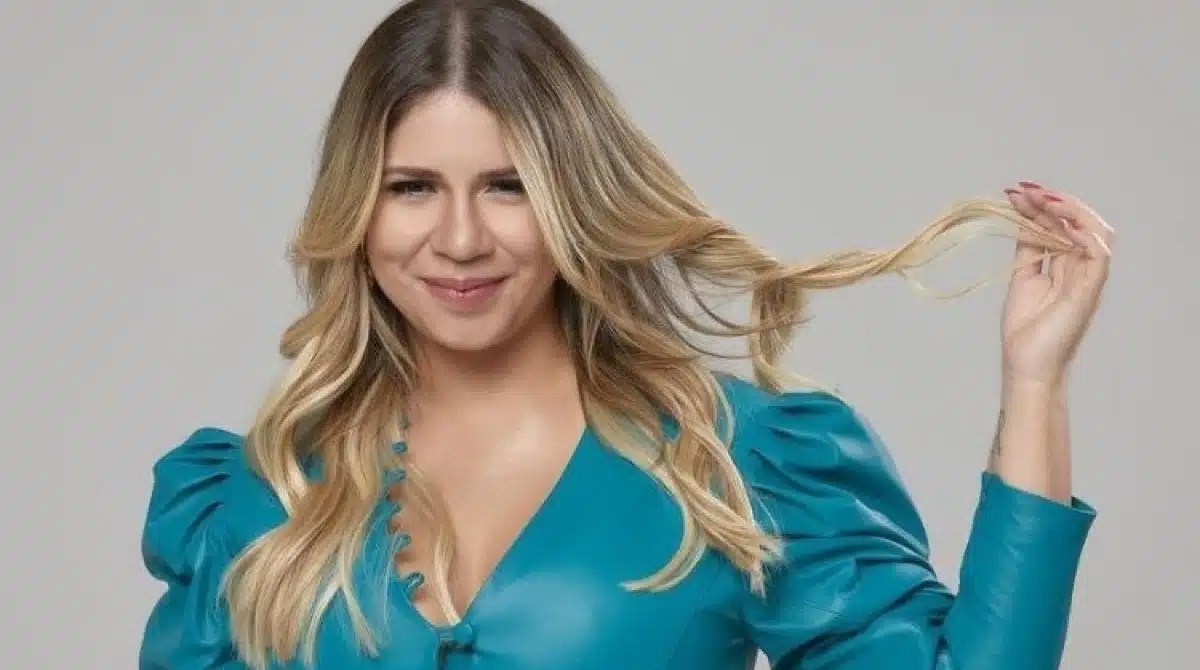 O filho de Marília Mendonça surgiu tocando uma das músicas de sucesso dela