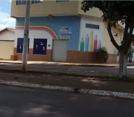 Menino foi esquecido pela dona desta creche