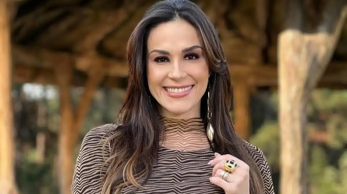 Nadja Haddad mostrou o bebê comendo pela 1ª vez