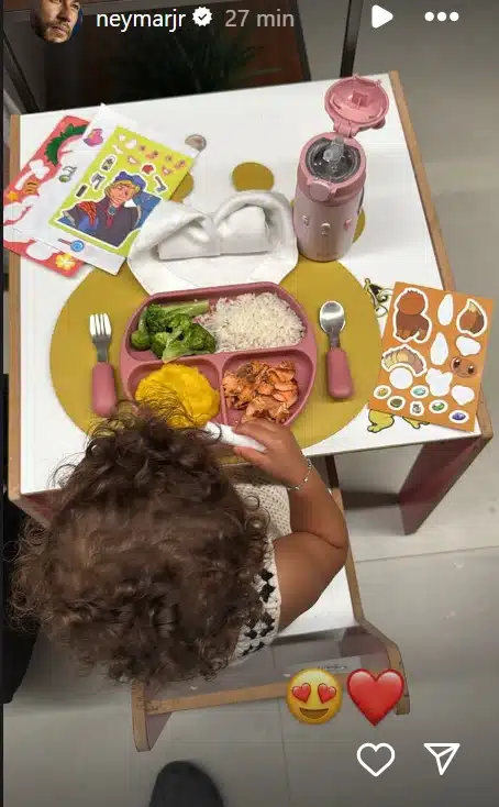 Neymar mostrou a filha durante crise com Bruna