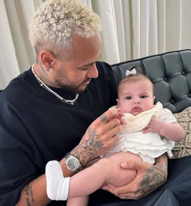 Neymar junto de sua Helena, este é um dos nomes femininos mais    escolhidos