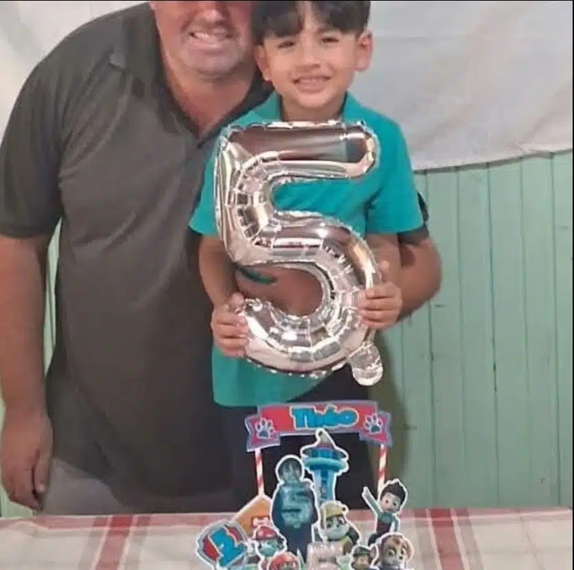 Pai mostrava fotos felizes com o filho nas redes sociais