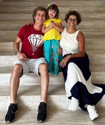 Pais de Rafael Vitti com a pequena Clara Maria