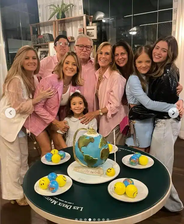 Rafaella Justus com a família no aniversário do tio