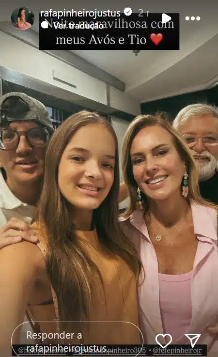 Rafaella Justus ao lado do tio especial e dos avós