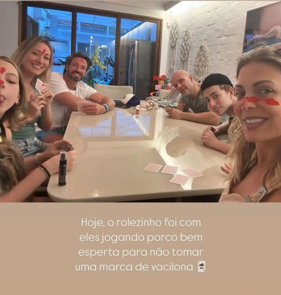 Sheila Mello com a filha, o ex-marido e a atual dele