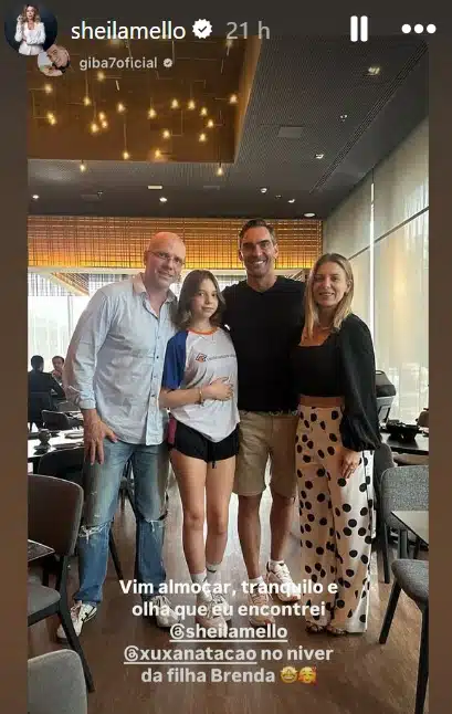 Sheila Mello, Xuxa e Brenda com Giba no restaurante