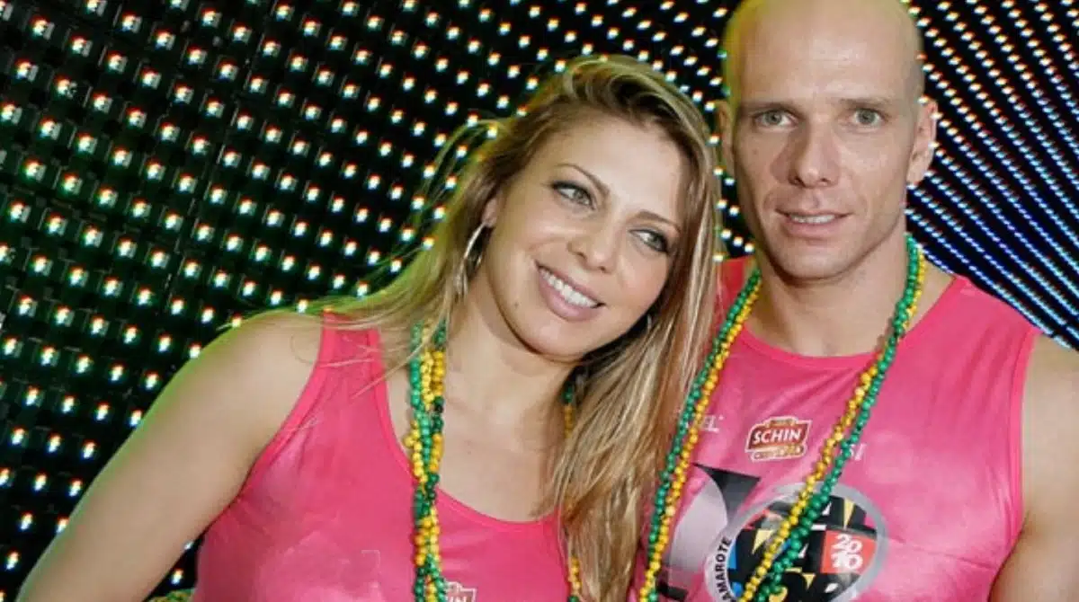 Sheila Mello posou com o ex-marido, a atual dele e a filha