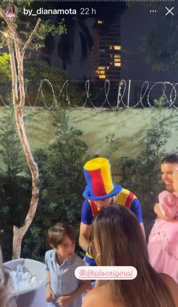 Pawel, caçula de Simaria, se divertindo e dançando na festa da prima