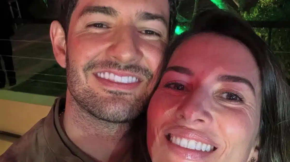 Alexandre Pato mostra seu bebê com Rebeca Abravanel jogando futebol