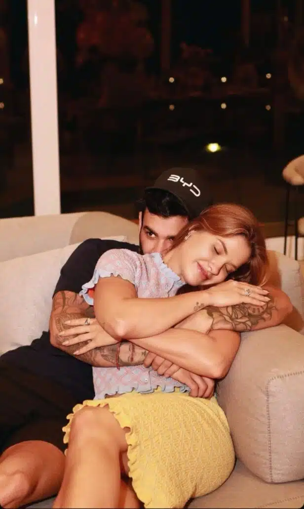 Andressa Suita junto com o cantor Gusttavo Lima