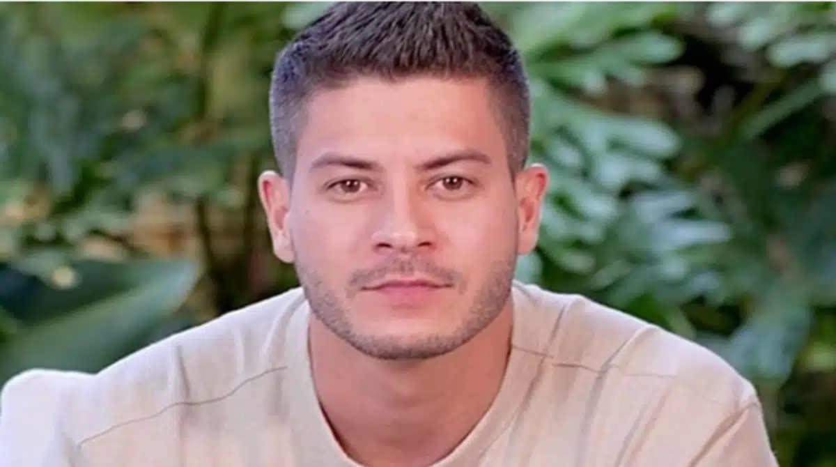Arthur Aguiar impressiona ao posar com seus filhos na festa de aniversário de sua mãe