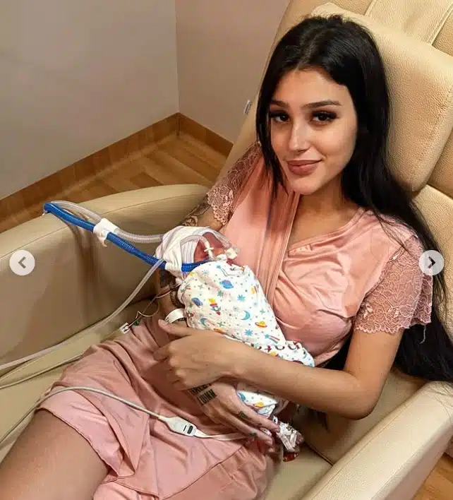 Bia Miranda com sua bebê recém-nascida, Maysha