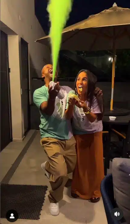 Carol Peixinho e Thiaguinho descobrindo que seu bebê é menino
