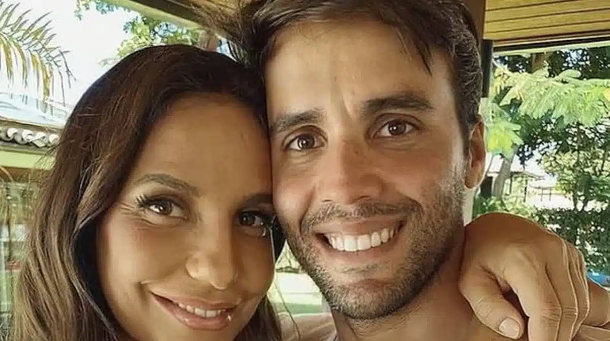 Daniel Cady surge nadando com as gêmeas em passeio na natureza e surpreende