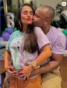Fernanda Souza não fez comentário diante do chá revelação de Thiaguinho
