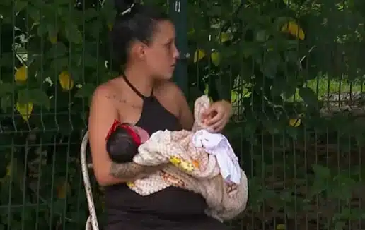 Mãe quer saber o que houve com outra gêmea