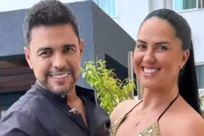 Zezé e Graciele Lacerda mostram a bebê no shopping