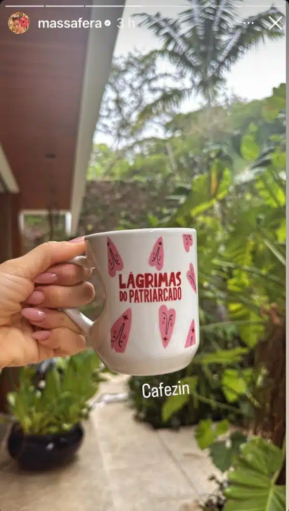 Grazi Massafera deu o que falar ao publicar foto de caneca com reflexão