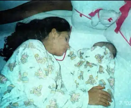 Isabella Nardoni recém-nascida ao lado de sua mãe
