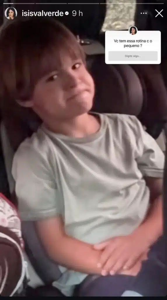 Isis Valverde filma o filho indo para escola e revela que ele está mais tímido