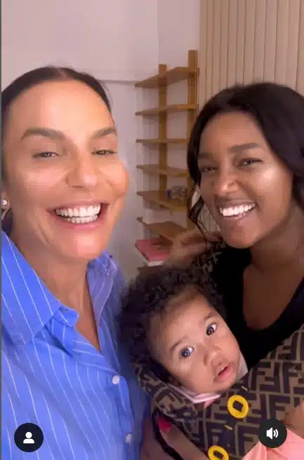 Ivete Sangalo com a bebê da cantora Iza, a pequena Nala