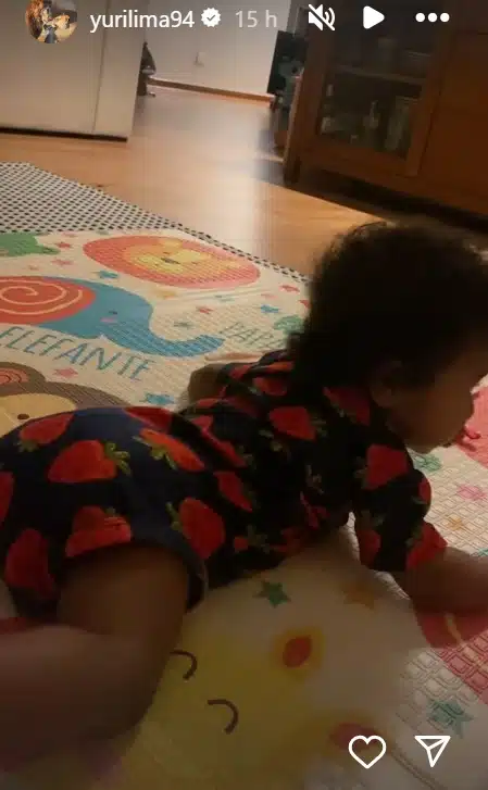 Filha de Iza e Yuri Lima já está engatinhando e encantou