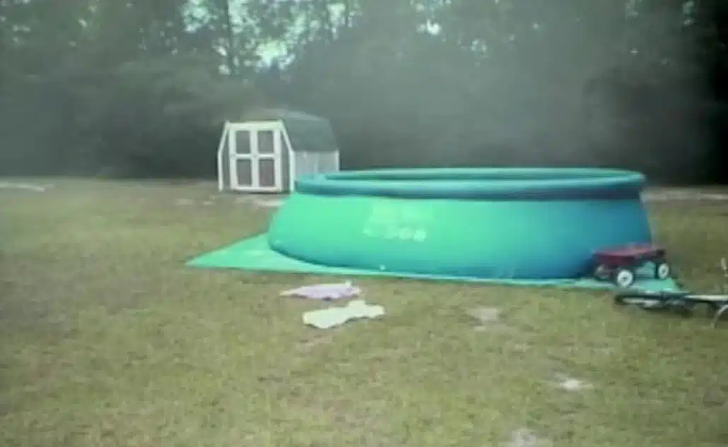 Piscina onde o menino viu tudo que havia acontecido