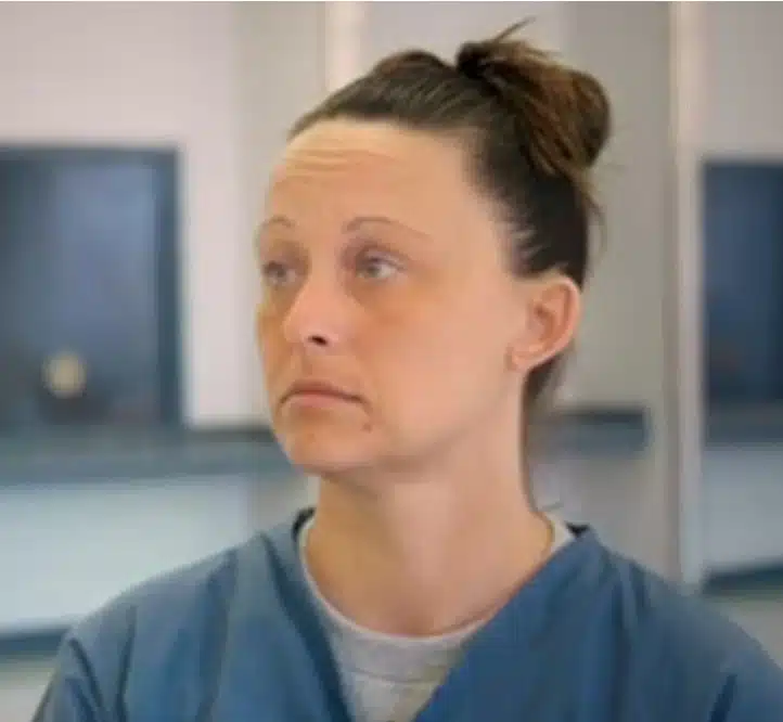 Mãe do menino AJ Hutto que está detida