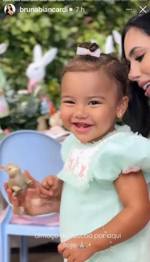 Mavie, filha de Bruna Biancardi e Neymar, se divertindo na recepção