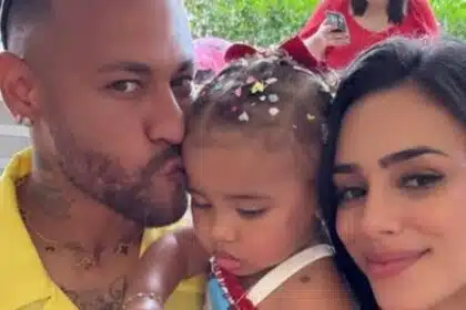 Neymar Jr surgiu na casa de bonecas da menina Mavie
