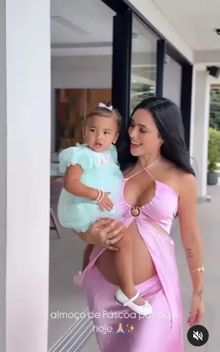 Bruna Biancardi no almoço com as filhas com Neymar