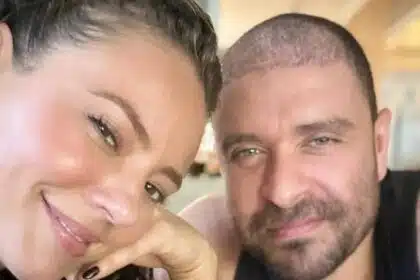 Paolla Oliveira mostra ultrassom e fala de gravidez