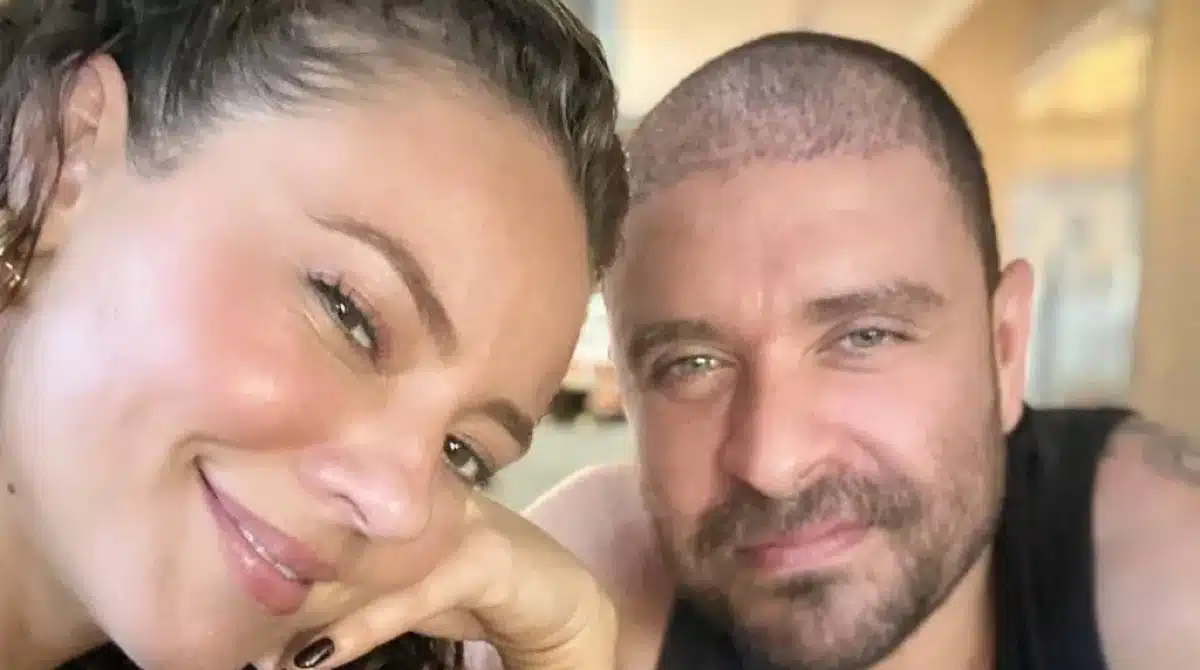 Paolla Oliveira mostra ultrassom e fala de gravidez