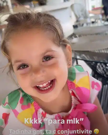 Zé Felipe e Virgínia mostraram a filha e falaram que ela está com conjuntivite