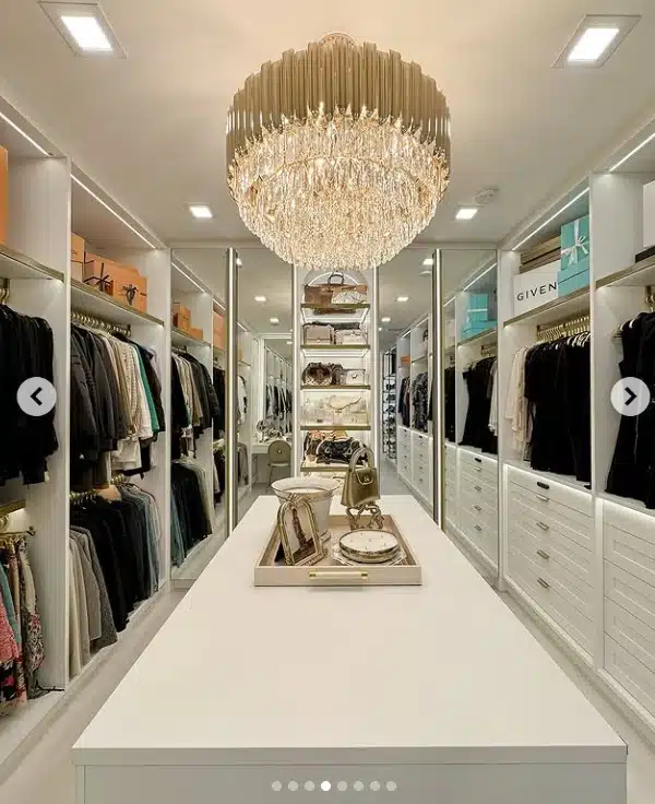 Closet de Zilu na sua mansão nova