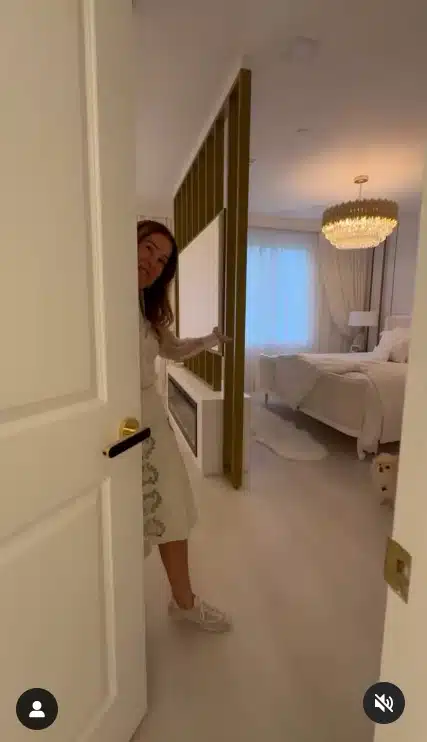 Zilu revelando a sua nova mansão nos Estados Unidos
