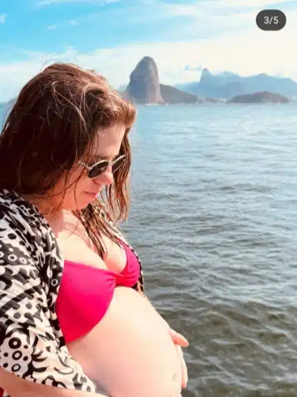Tati Machado impressiona ao posar com seu barrigão de grávida em passeio