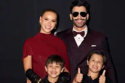 Andressa Suita mostra presentes que ganhou dos filhos com Gusttavo Lima