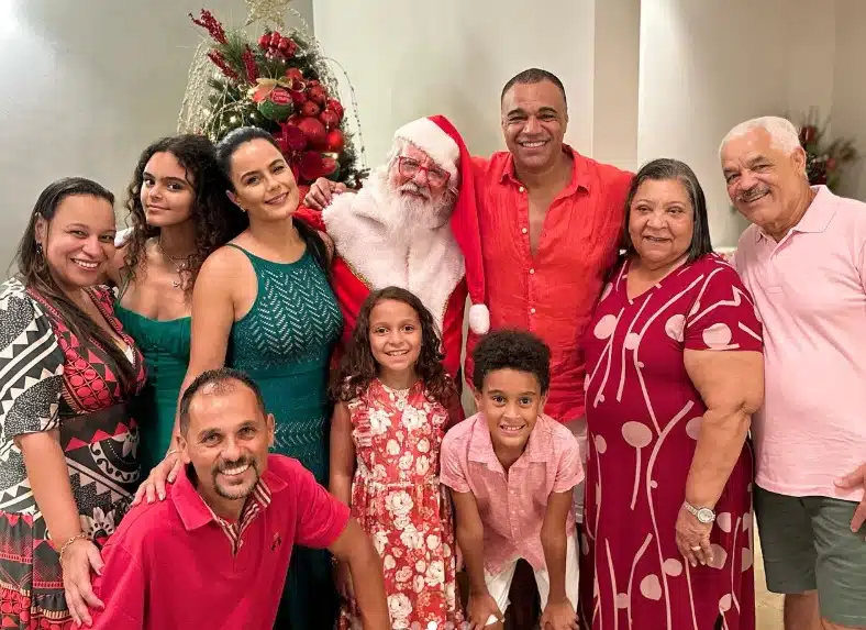 Sobrinha de Denílson junto da família no último natal