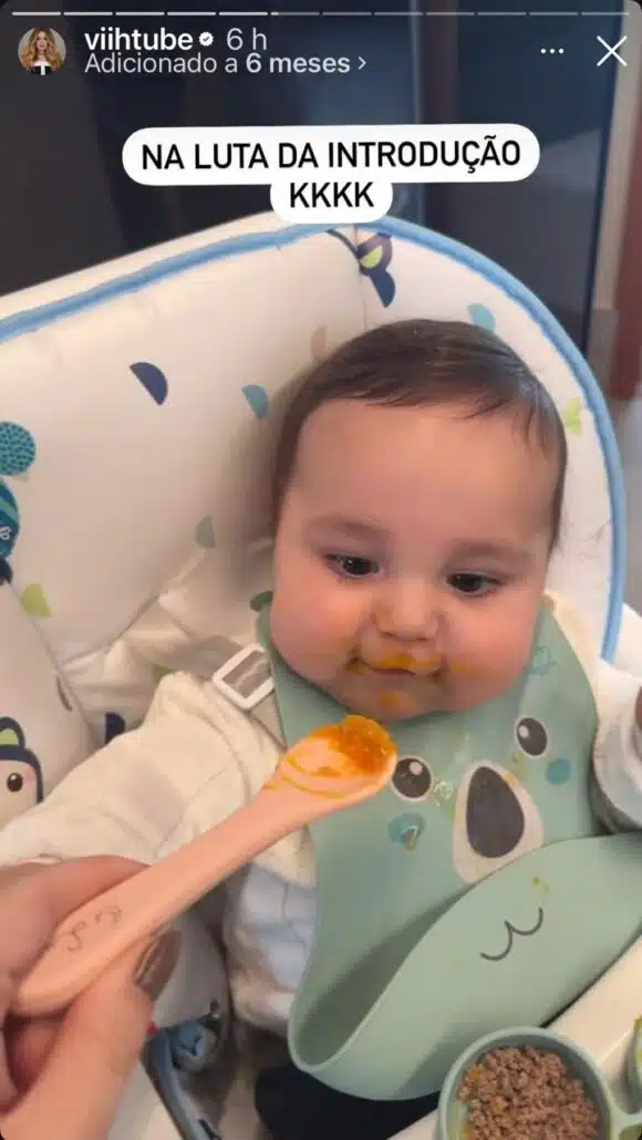 Ravi, caçula de Viih e Eliezer, comendo comidinha