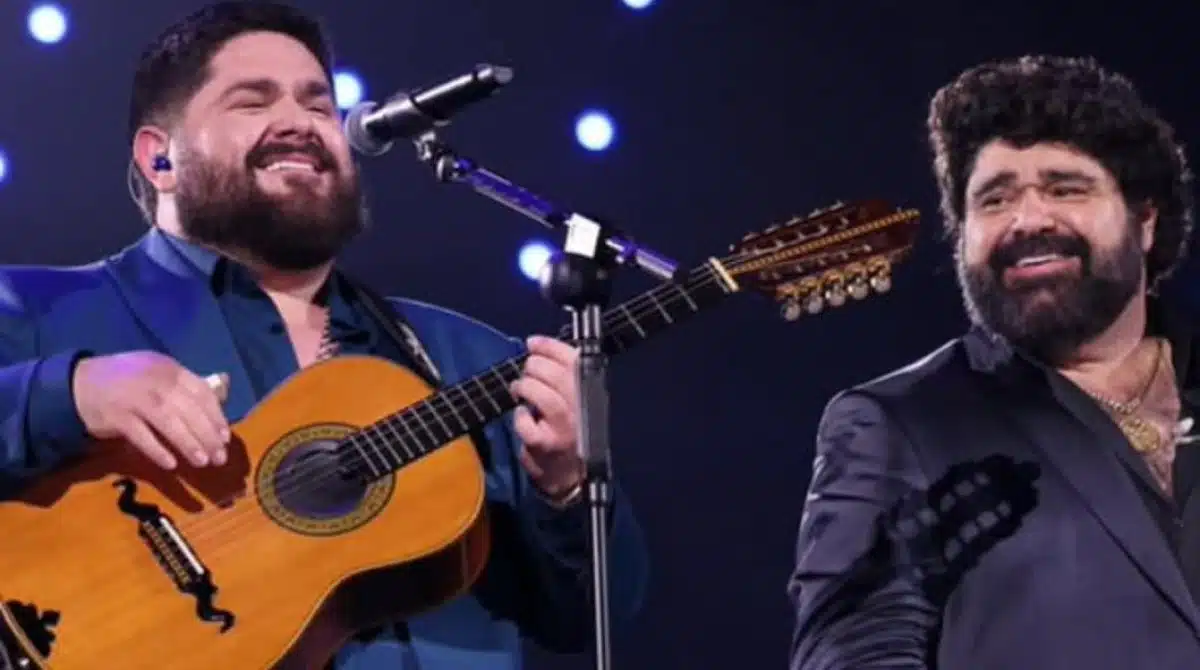 Fabiano Menotti mostra a filha cantando em seu show com o irmão