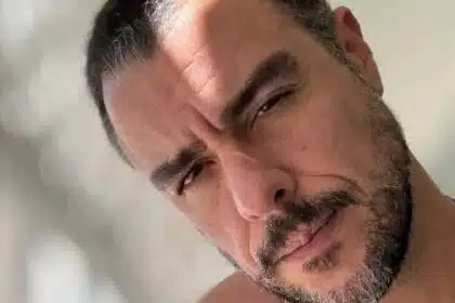 Filhas gêmeas de Joaquim Lopes comemoram o aniversário da sua avó com bolo simples e surpreendem