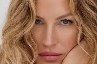 Gisele Bündchen mostra o rosto do bebê pela 1ª vez