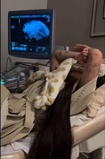Influencer de 17 anos grávida do 'tio' perde bebê; Confira o desabafo da adolescente Momento que a influencer soube que perdeu seu bebê
