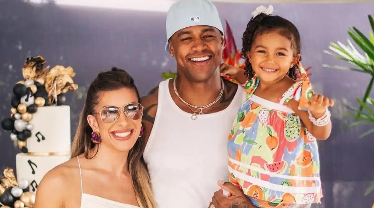 Lorena Improta mostra filha com Léo Santana pedindo P1x e se diverte