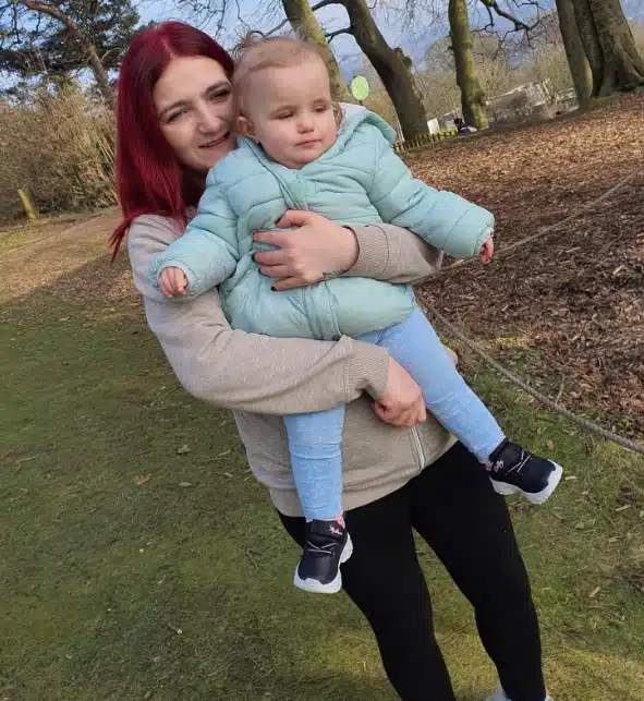 Tressa após ter sido mãe quando era menina