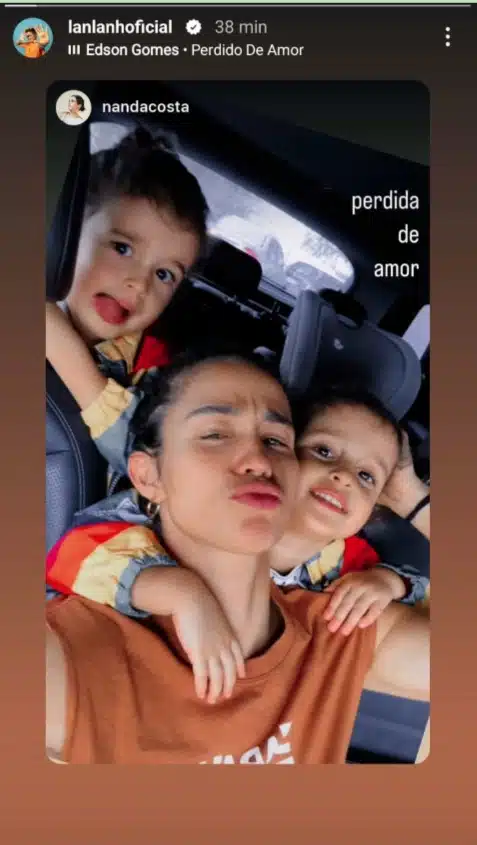 Nanda Costa posa com suas filhas gêmeas e impressiona 