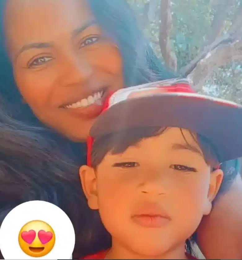 A mãe havia deixado seu filho passar alguns dias com o pai