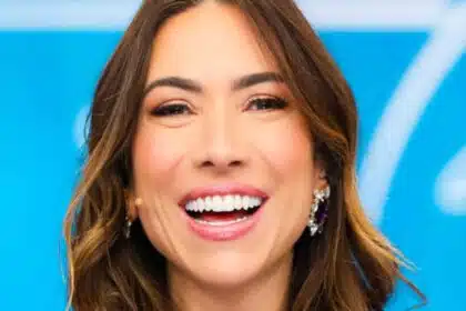 Patrícia Abravanel surpreendeu posar com seus filhos e marido e se declarou pra eles